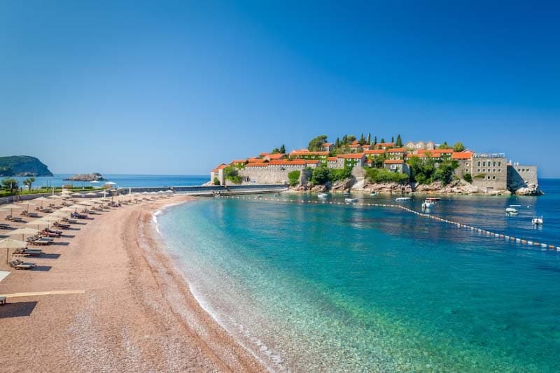 Число туристов в Черногории составило 80% от показателей 2019 года