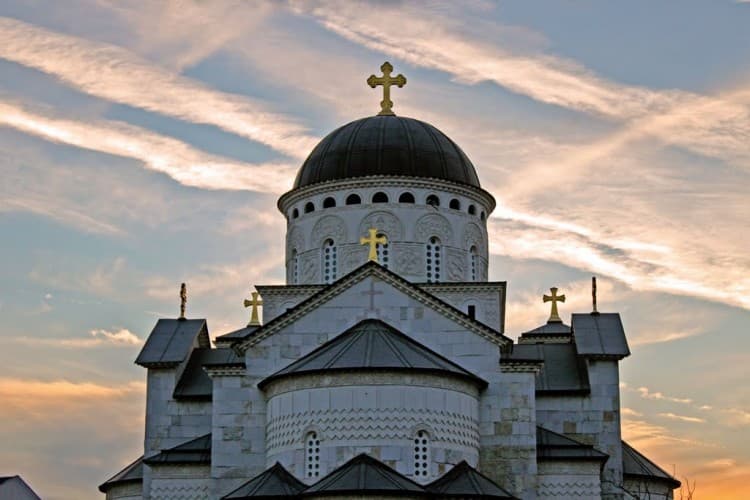 Пасхальные службы в храмах Черногории пройдут без прихожан