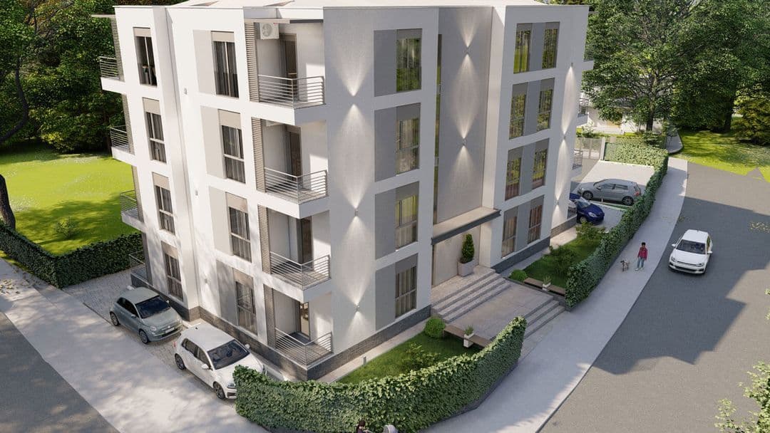 Современный жилой комплекс с балконами и парковкой в Подгорице, Черногория: вид на здание с прилегающей территорией.