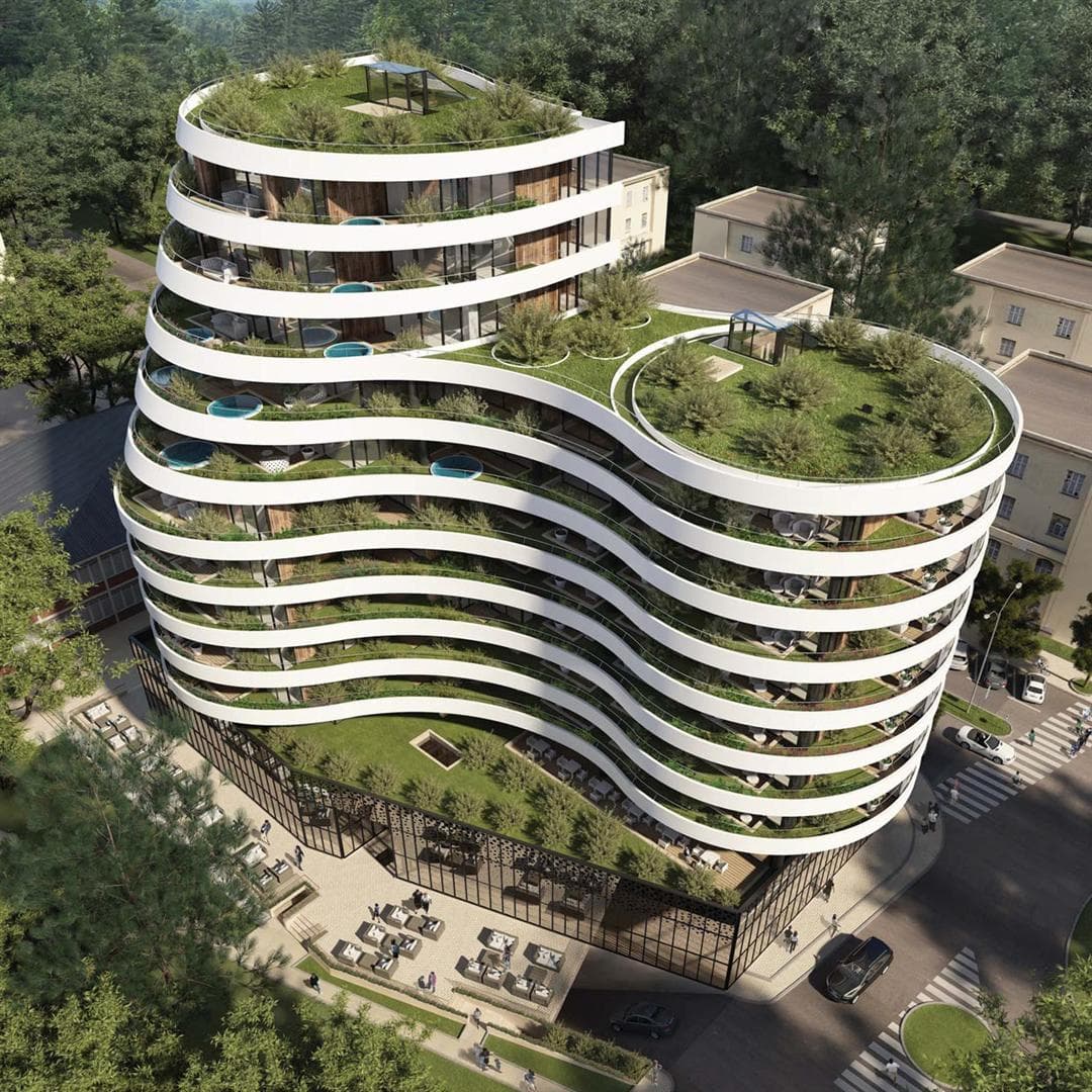 Современный жилой комплекс в Будве, Черногория: здание с террасами, озеленением и бассейнами на балконах, вид сверху.