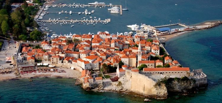 Walls in the Old Town of Budva will be washed