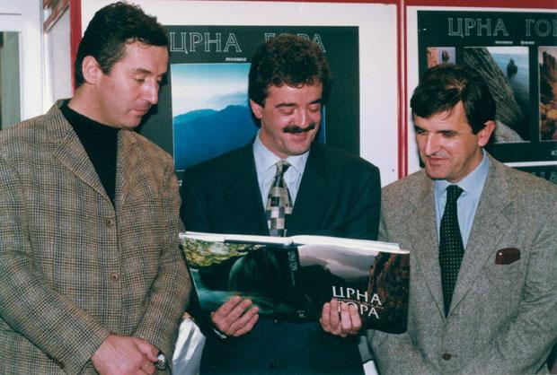Montenegro’s first president has died. Momir Bulatović is in the center. On the left is Milo Đukanović, the current president of Montenegro. On the right is Svetozar Marović