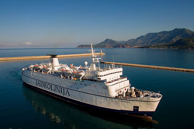 Direct ferry service between Italy and Montenegro