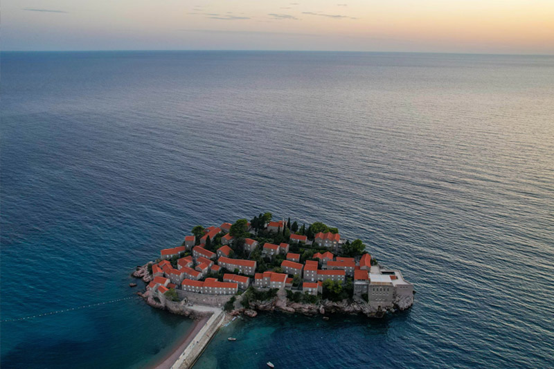 Montenegro Plans to Introduce Visas for Russians and Belarusians in 2025