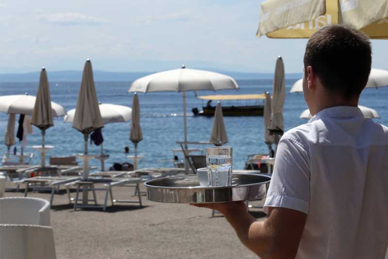 Delays in Coronavirus Vaccination Could Negatively Affect Tourism