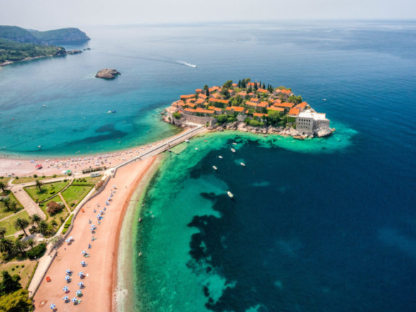 Montenegro introduces quarantine: entry for foreigners is prohibited