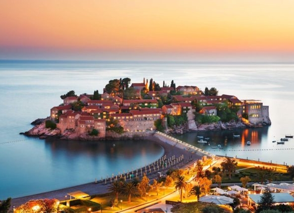 A vacation on the most expensive beach in Montenegro costs 120 euros
