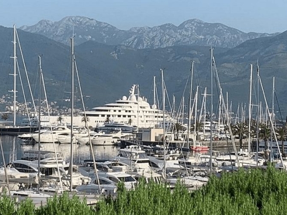 The world's largest yacht Azzam has docked in Montenegro