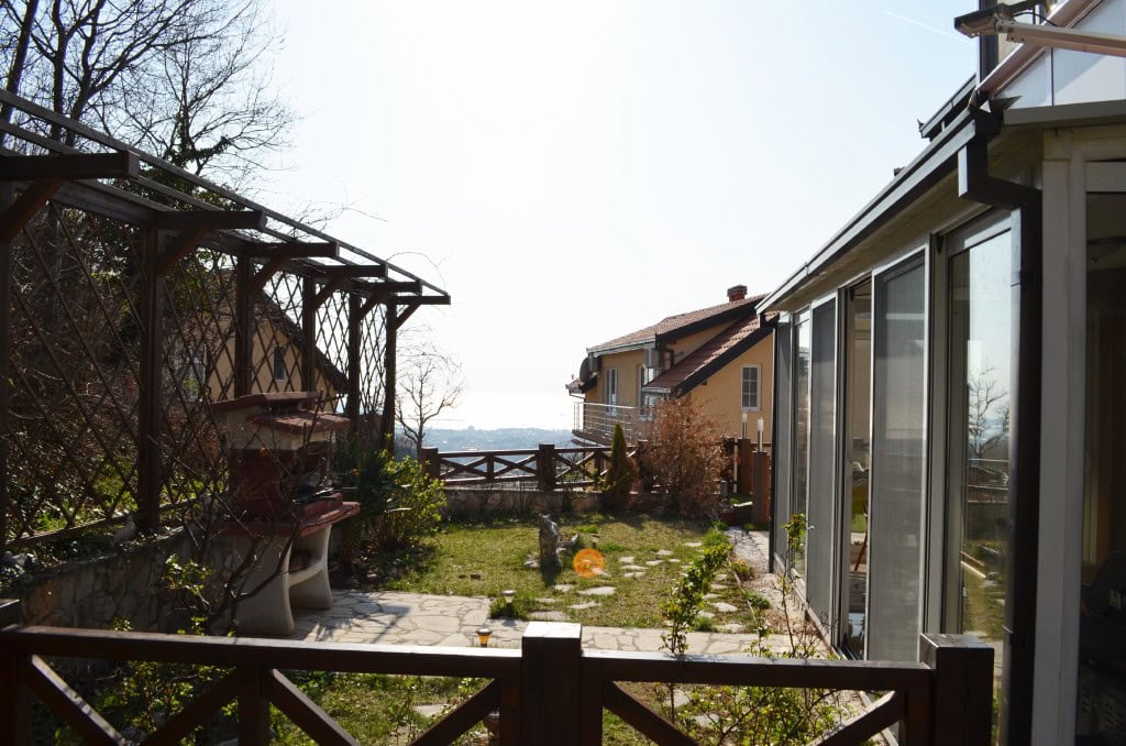 Terrace with barbecue area and sea view at the apartment in Bar, Montenegro. Cozy courtyard with panoramic views.