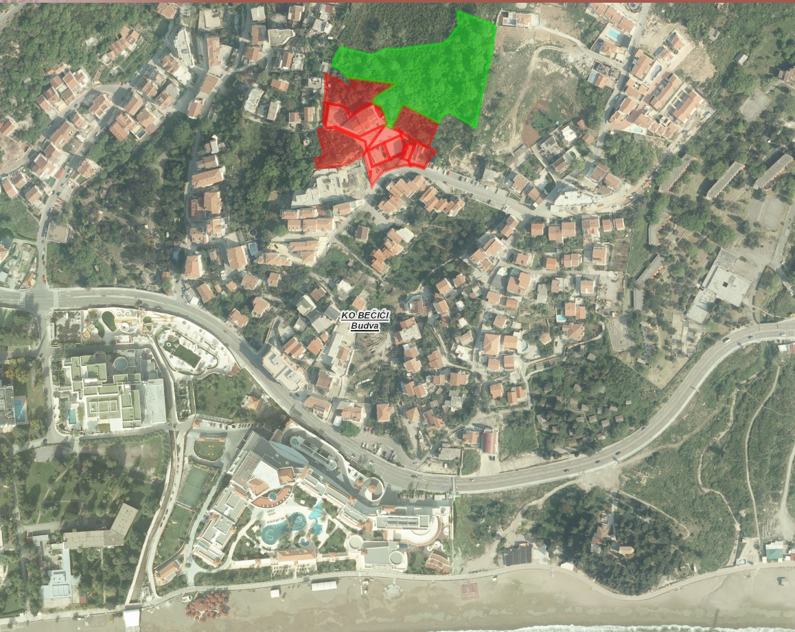 Top view of land plot No. 1724 in Bečići, Montenegro: the property boundaries on the neighborhood map with the beach.