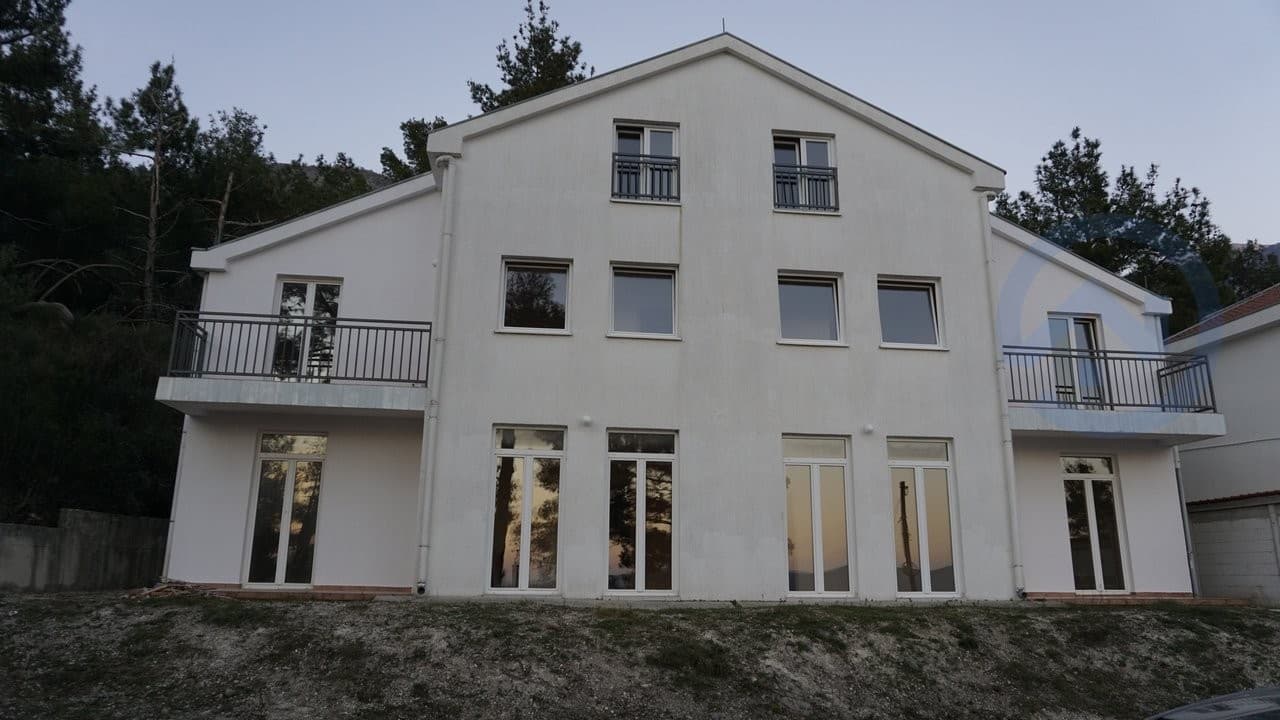 House in Kavac No. 1330
