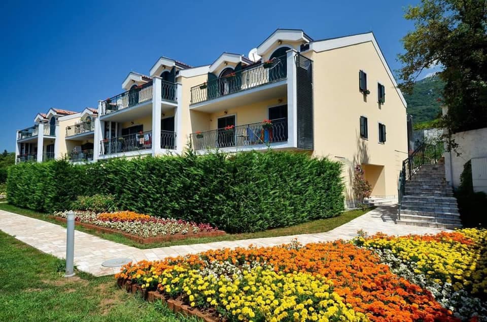 Townhouses in Lastva No. 664