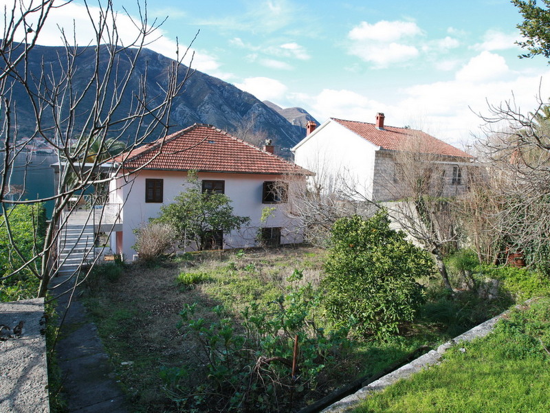 Private house with a garden and mountain views in Dobrota, Montenegro: exterior of the building with a tiled roof and the surrounding plot.