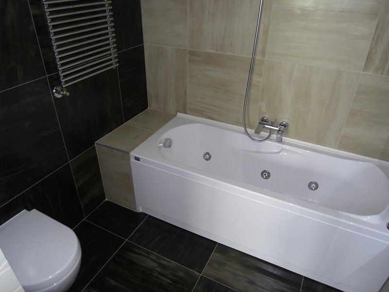 Modern bathroom with a jacuzzi and tiled finishes in an apartment in Budva, Montenegro.
