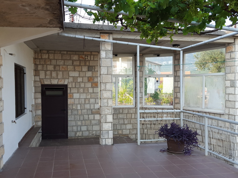 Spacious terrace with stone finishes and a grapevine in the house, Shushan, Montenegro.