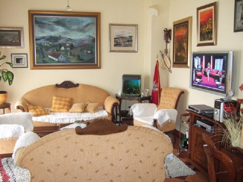 Cozy living room in a house in Orahovac, Montenegro: soft seating, wall art, an aquarium, and a TV area in the interior.
