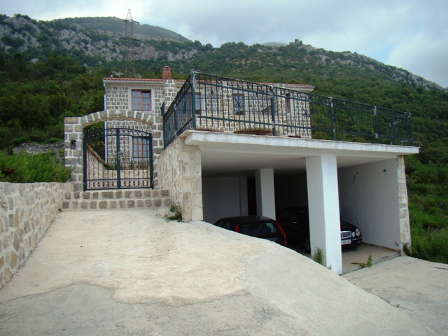 House in Petrovac No. 324