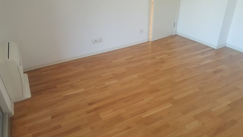 Bright living room with parquet flooring and air conditioning in an apartment for sale, Bečići, Montenegro.