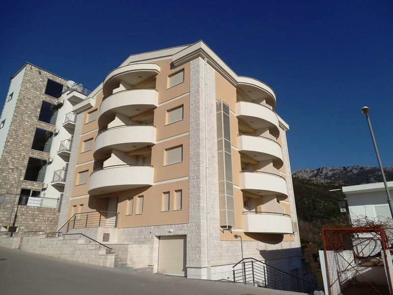 Apartment Building in Bečići No. 906