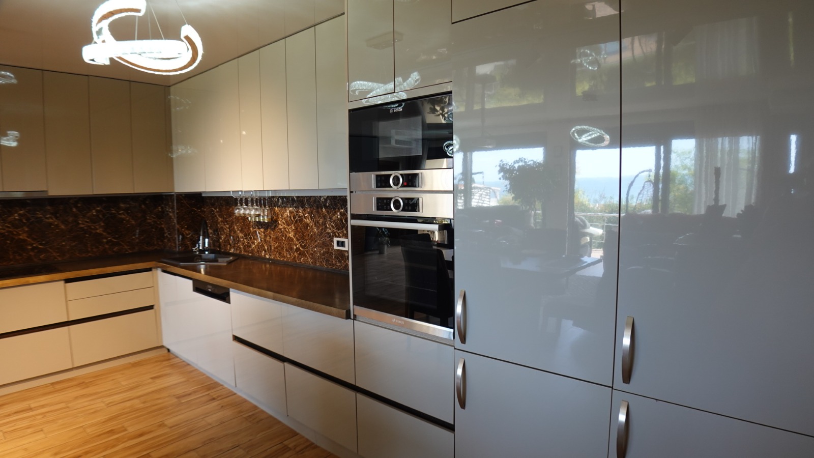 Modern kitchen with glossy fronts and Bosch appliances in a villa in the city of Bar, Montenegro.