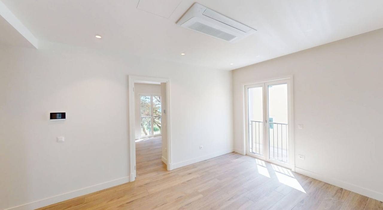 Bright living room with parquet flooring and built-in air conditioning in an apartment in Luštica Bay, Montenegro.