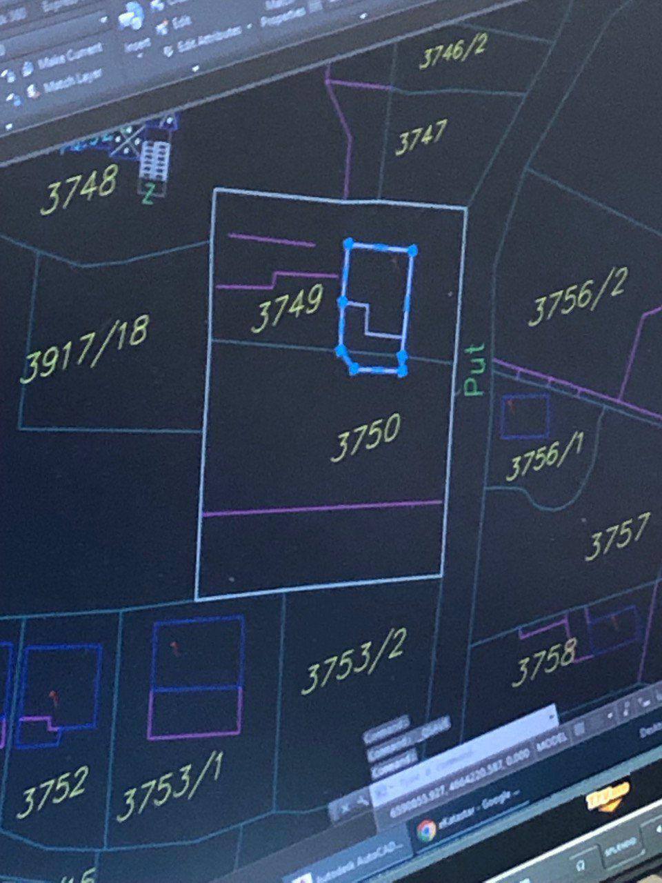 Cadastral plan of a land plot in Shushan, Bar, Montenegro: site boundaries on an AutoCAD drawing for development.