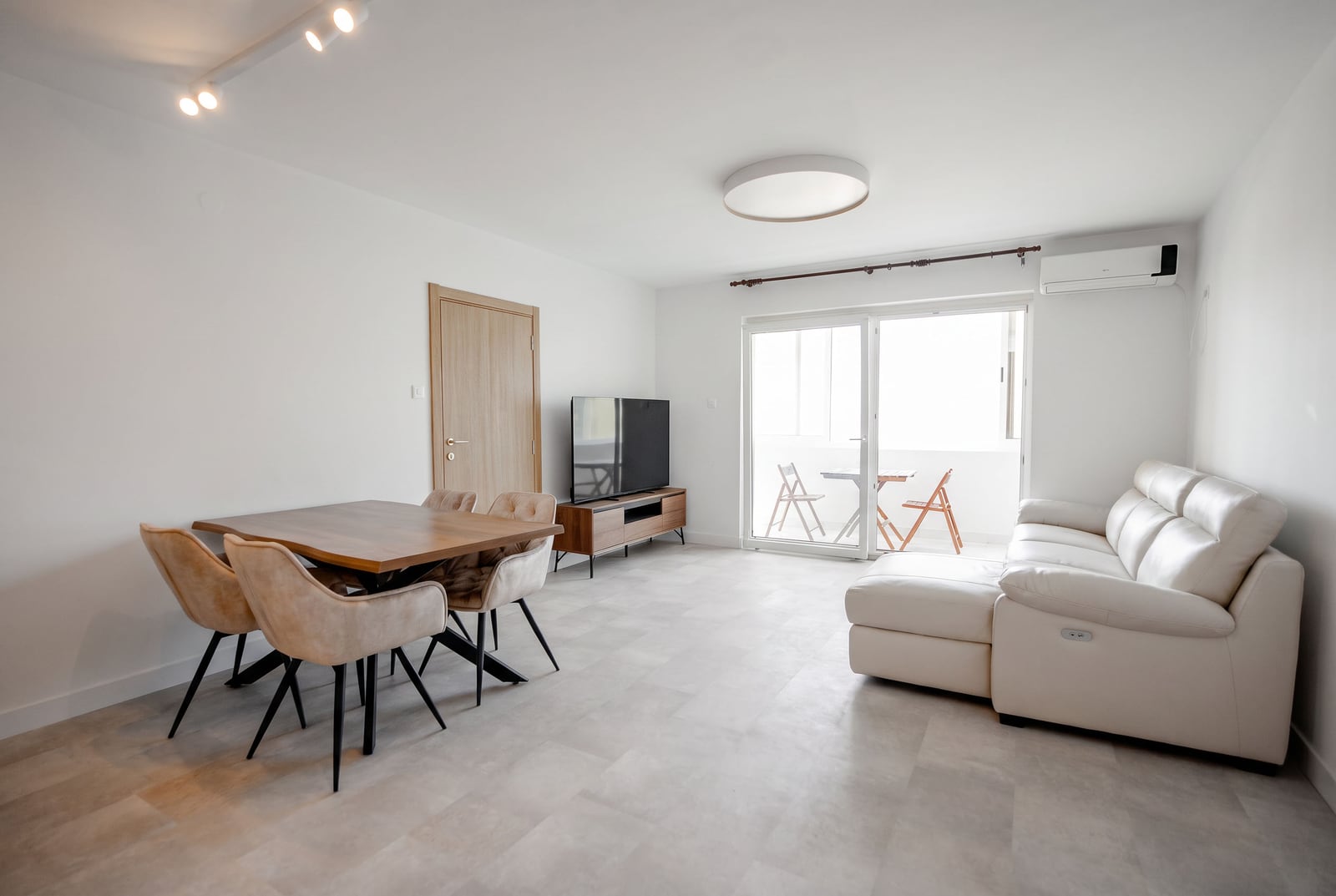 Apartment in Sveti Stefan No. 2819