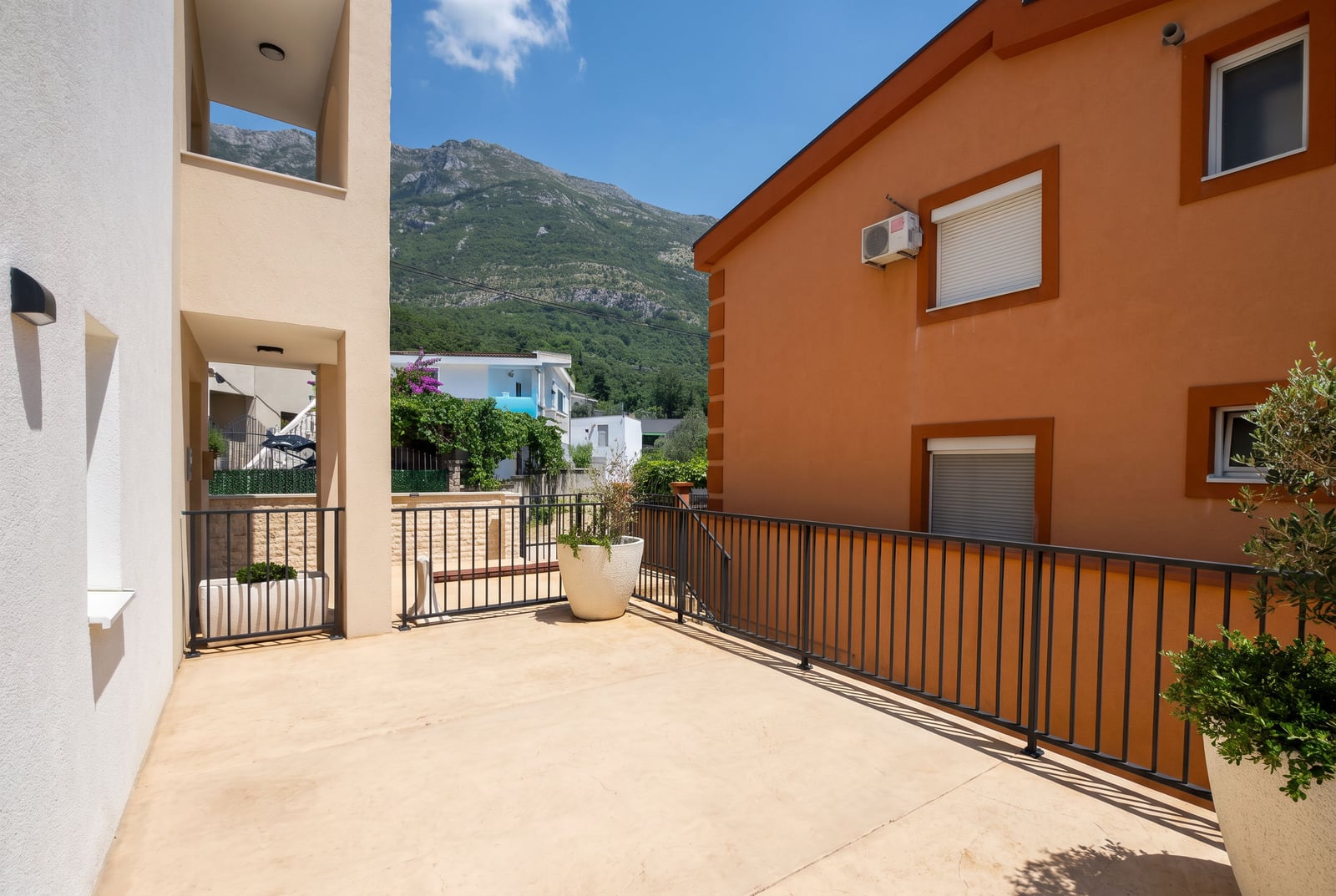 Balcony — Residential complexes in Sutomore