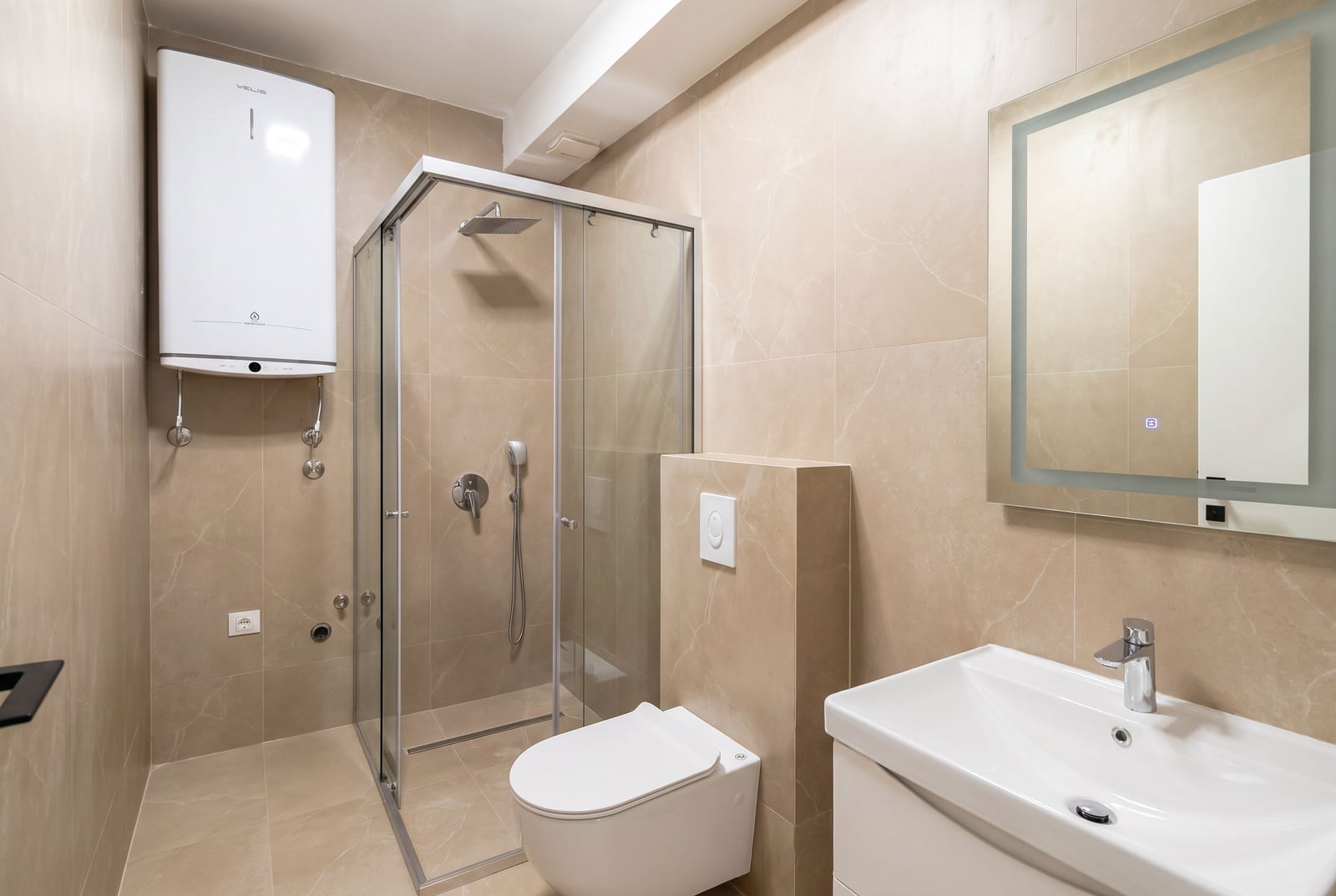 Bathroom — Apartments in Sutomore