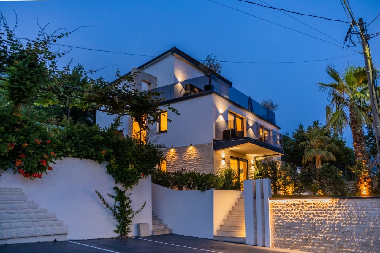 Villa in Budva No. 2669