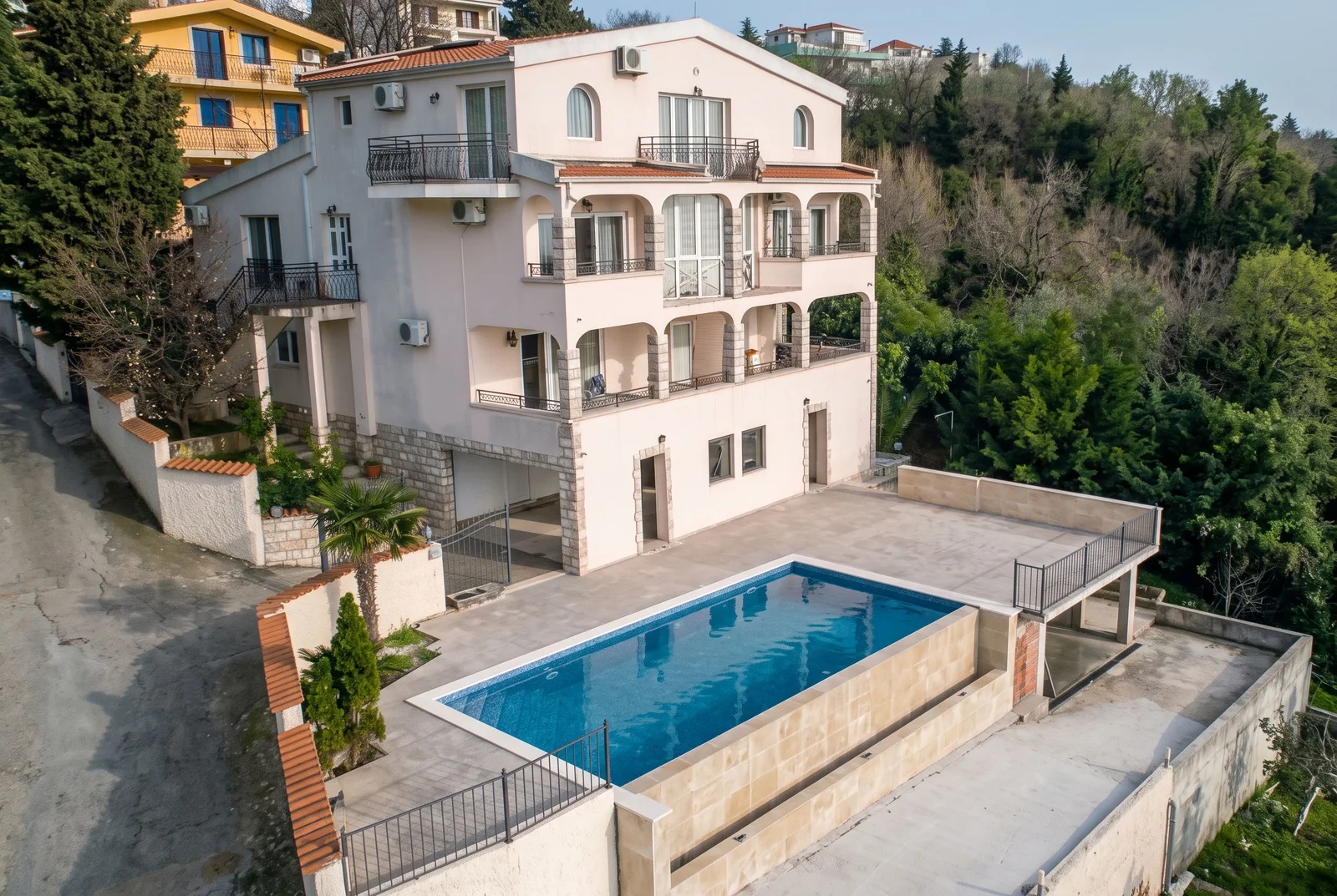 House in Sutomore No. 988