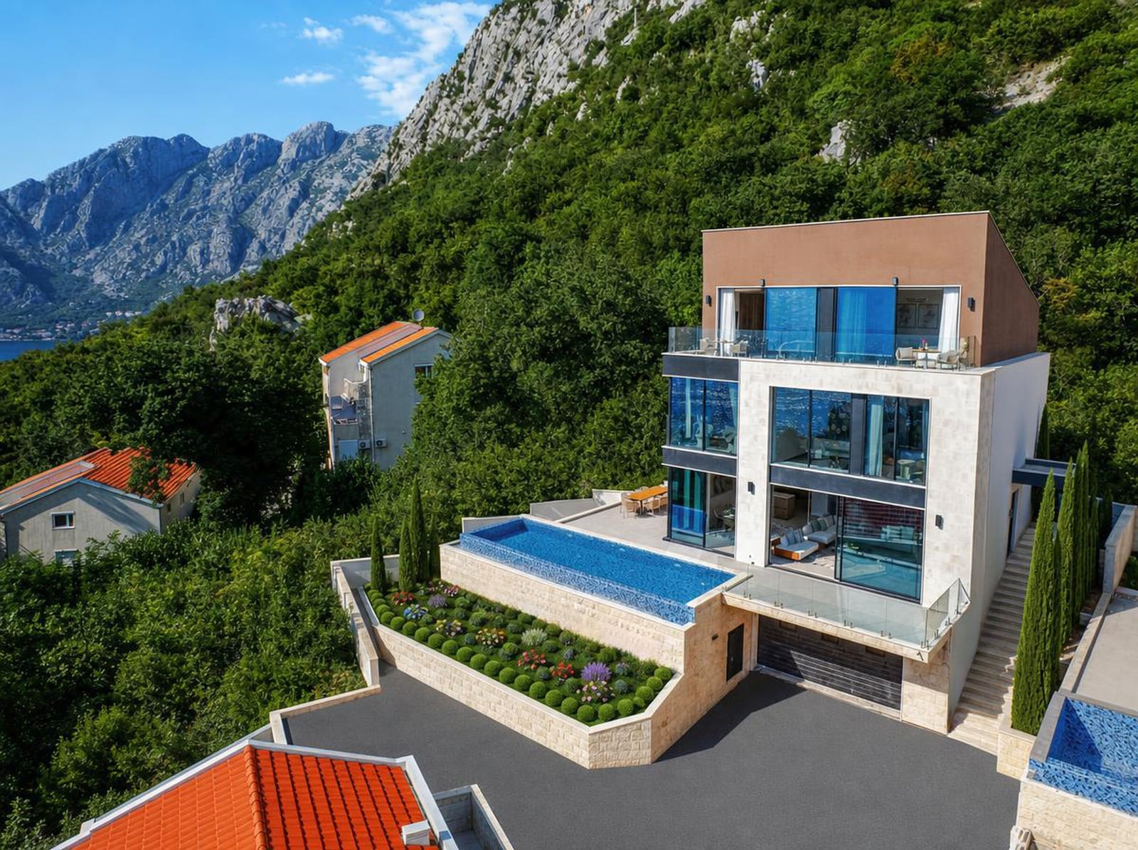 Villa in Dobrota №2826