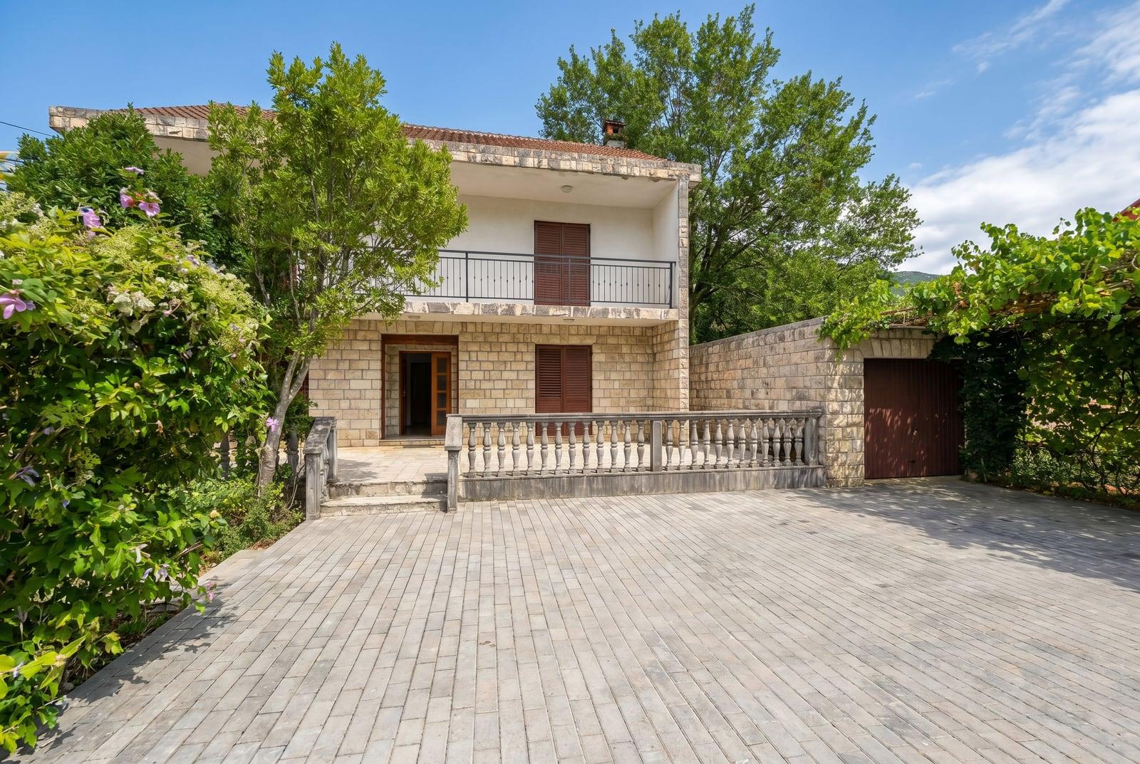 House in Lastva #2769