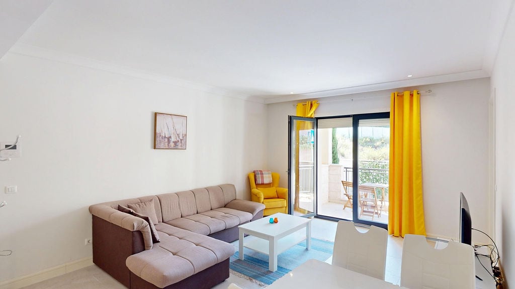 Apartment in Luštica №2698